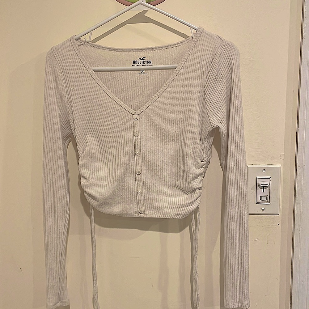 Hollister Long Sleeve Buttoned Rouched White V - Neck Crop Top